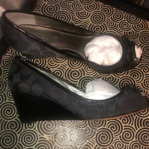 COACH Women's Sz 11B Black Signature Logo Print Fabric Wedge Peep Toe